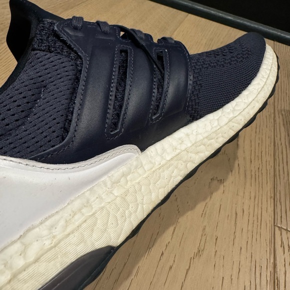 Pre owned  NAVY Ultra Boost - Picture 4 of 6